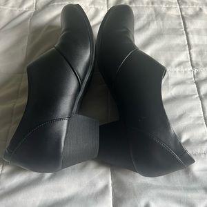 Black dress shoes